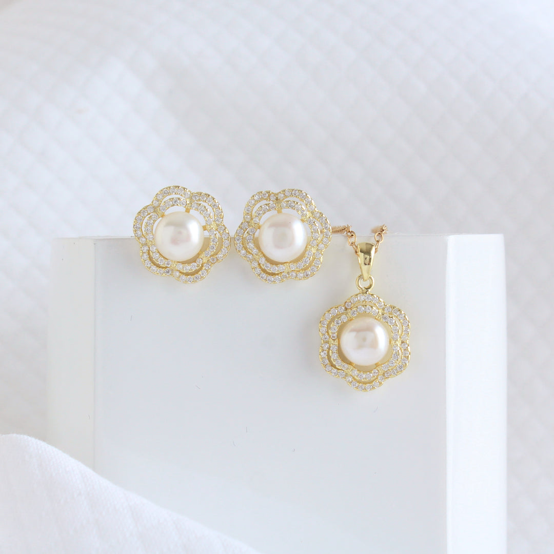 Lia - Floral Halo Pearl Jewelry Set | Gold