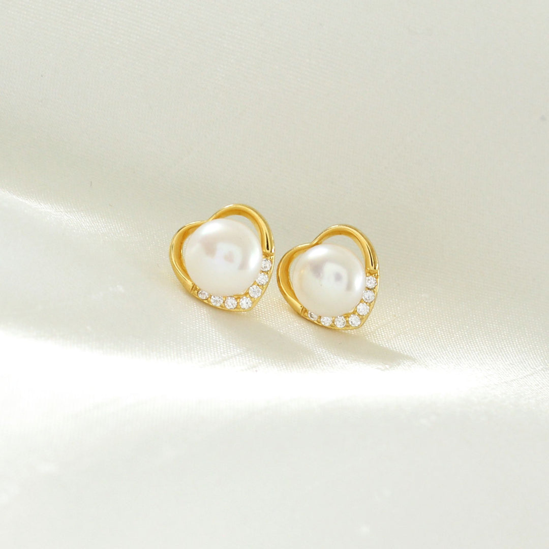 Beckie Heart Stud Earrings with freshwater pearls 