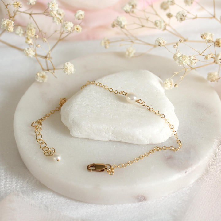 Cassie Single Pearl Bracelet featuring a single floating freshwater pearl on a gold chain.