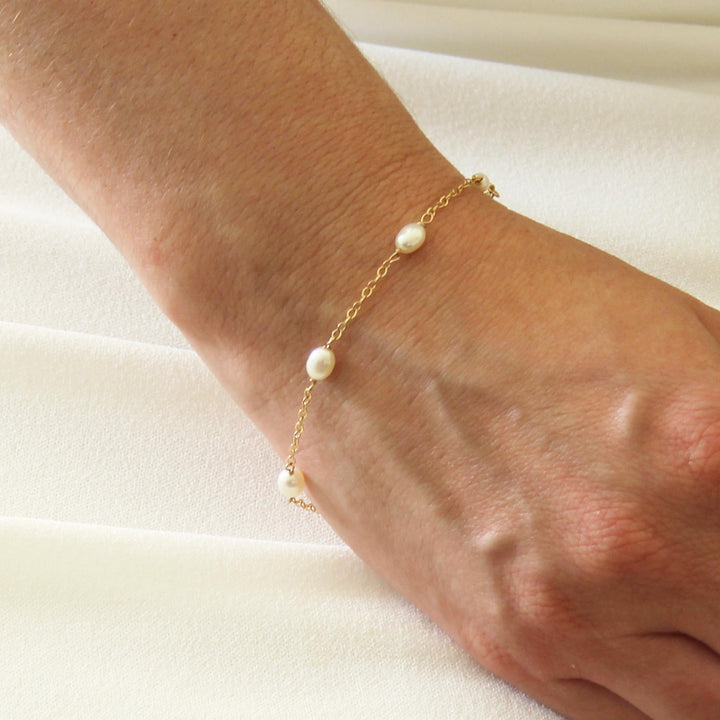 Gia Floating Pearl Bracelet