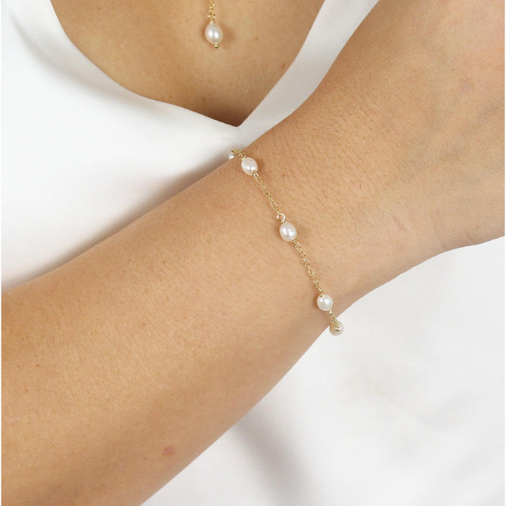 Gia Floating Pearl Bracelet