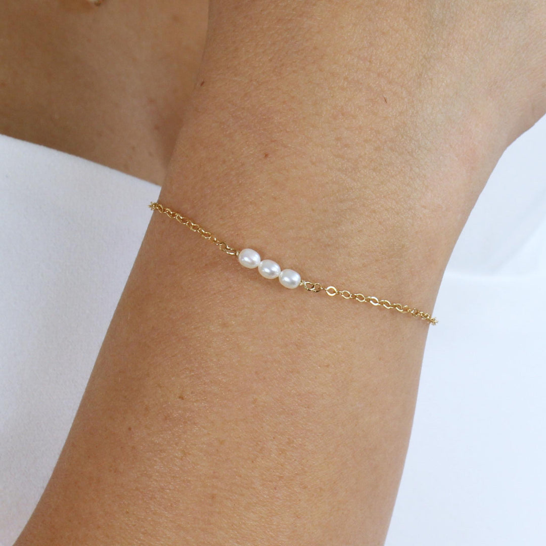 Sally Tiny Pearl Bar Bracelet