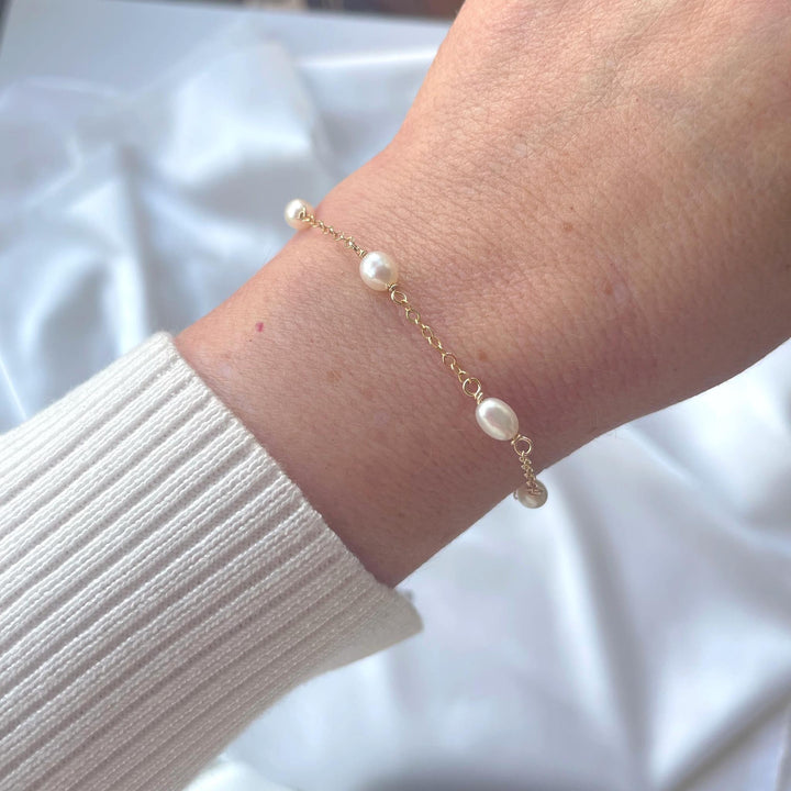 Gia Floating Pearl Bracelet