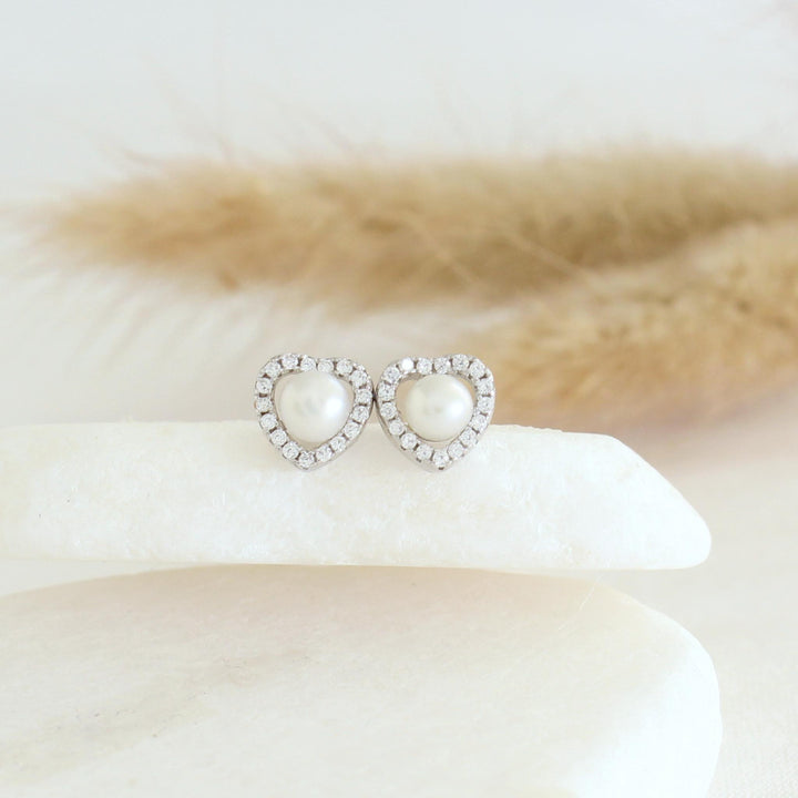 Donna Mini Pearl Heart Stud Earrings