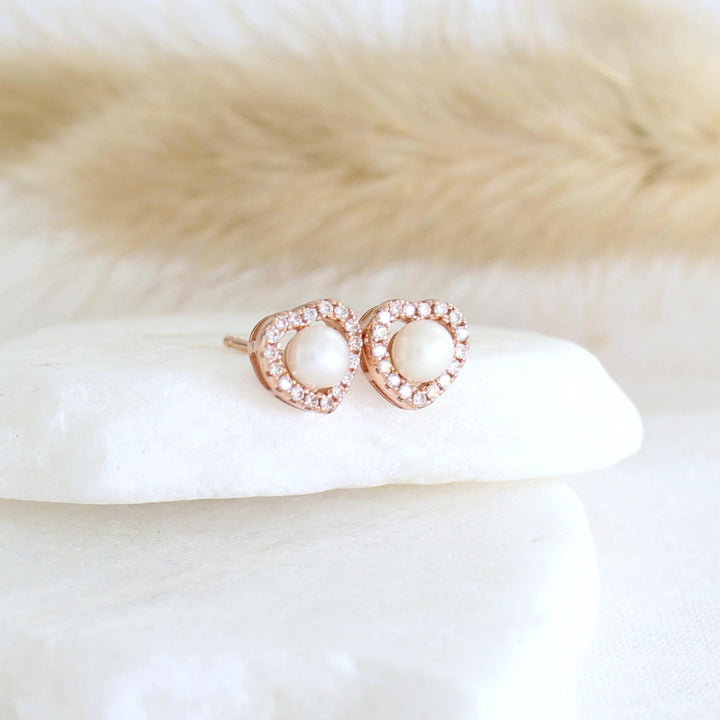 Donna Mini Pearl Heart Stud Earrings