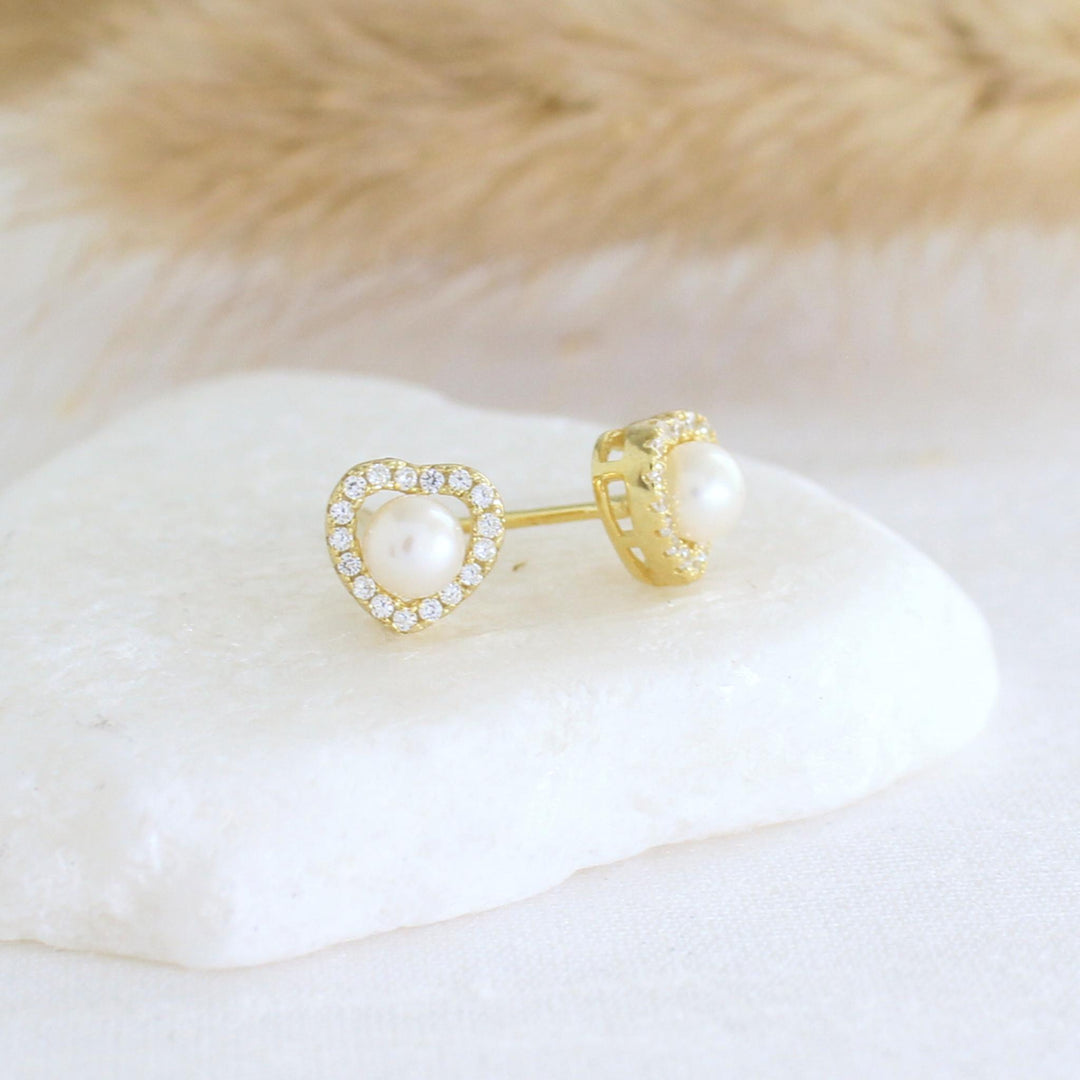 Donna Mini Pearl Heart Stud Earrings