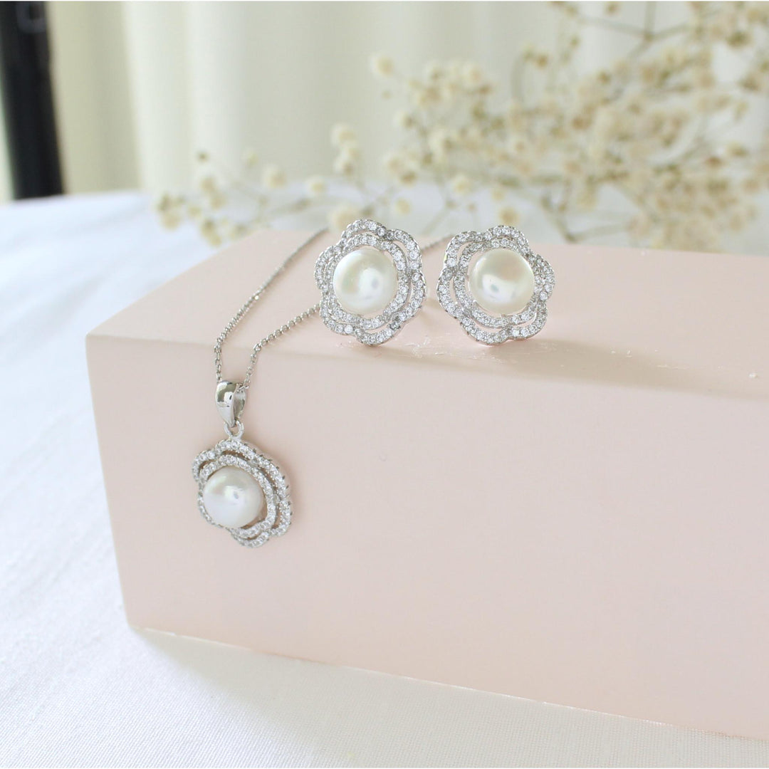 Lia - Floral Halo Pearl Jewelry Set | Silver