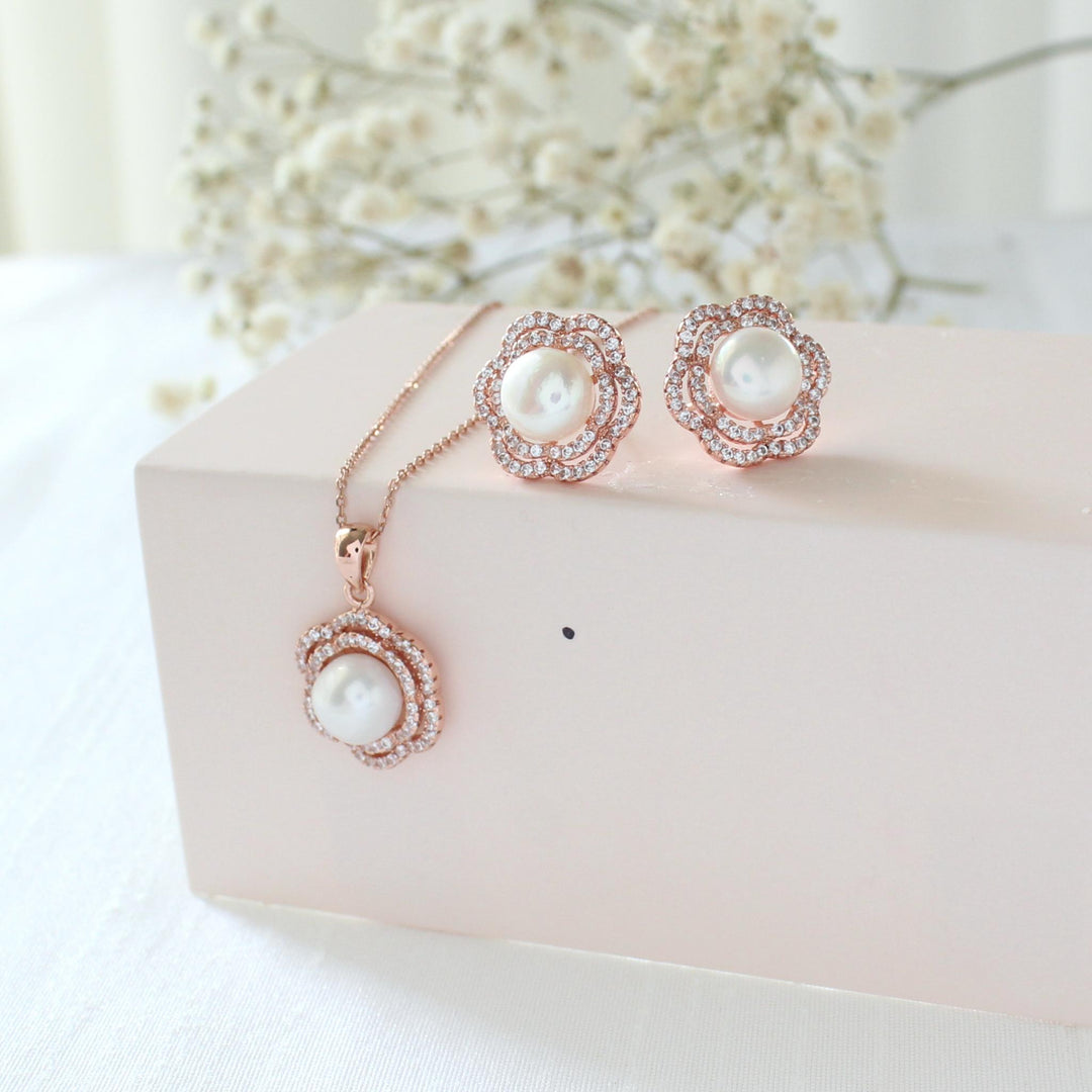 Lia - Floral Halo Pearl Jewelry Set | Rose Gold