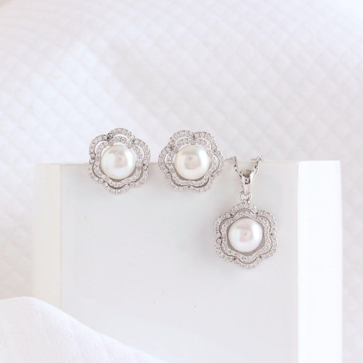 Lia - Floral Halo Pearl Jewelry Set | Silver