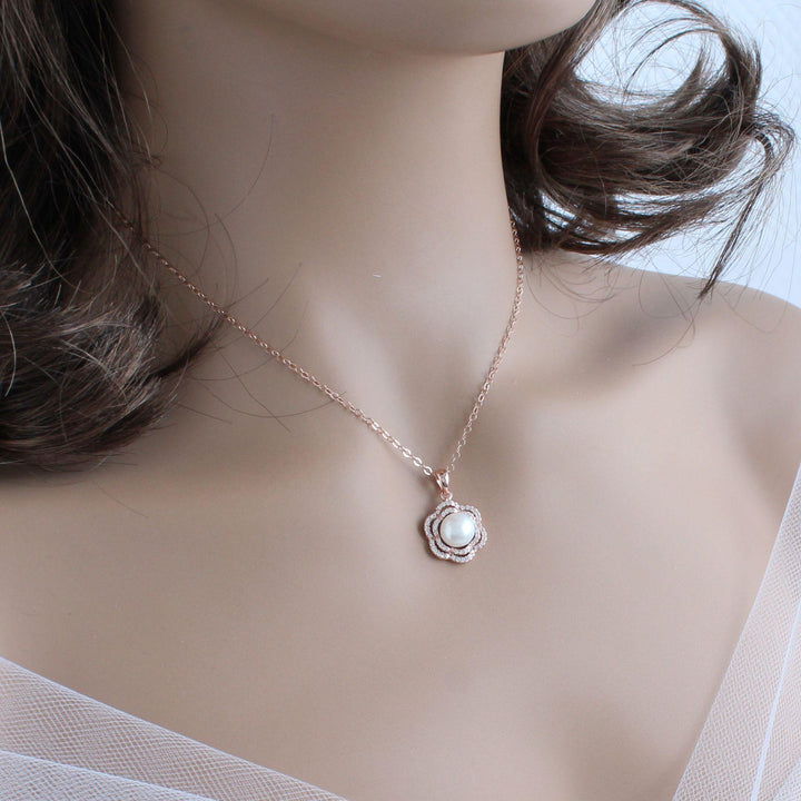 Lia - Floral Halo Pearl Jewelry Set | Rose Gold